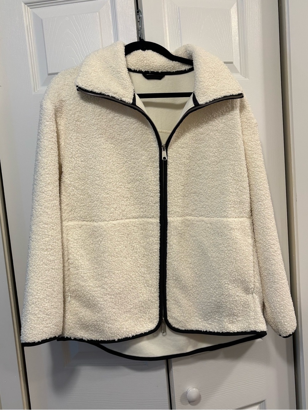 Ninepine Fleece Jacket in Off-white